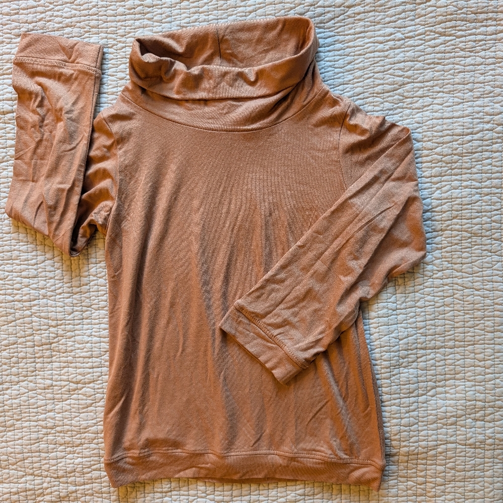 Box#31 Kate Quinn Long Sleeve Folded Collar Tee